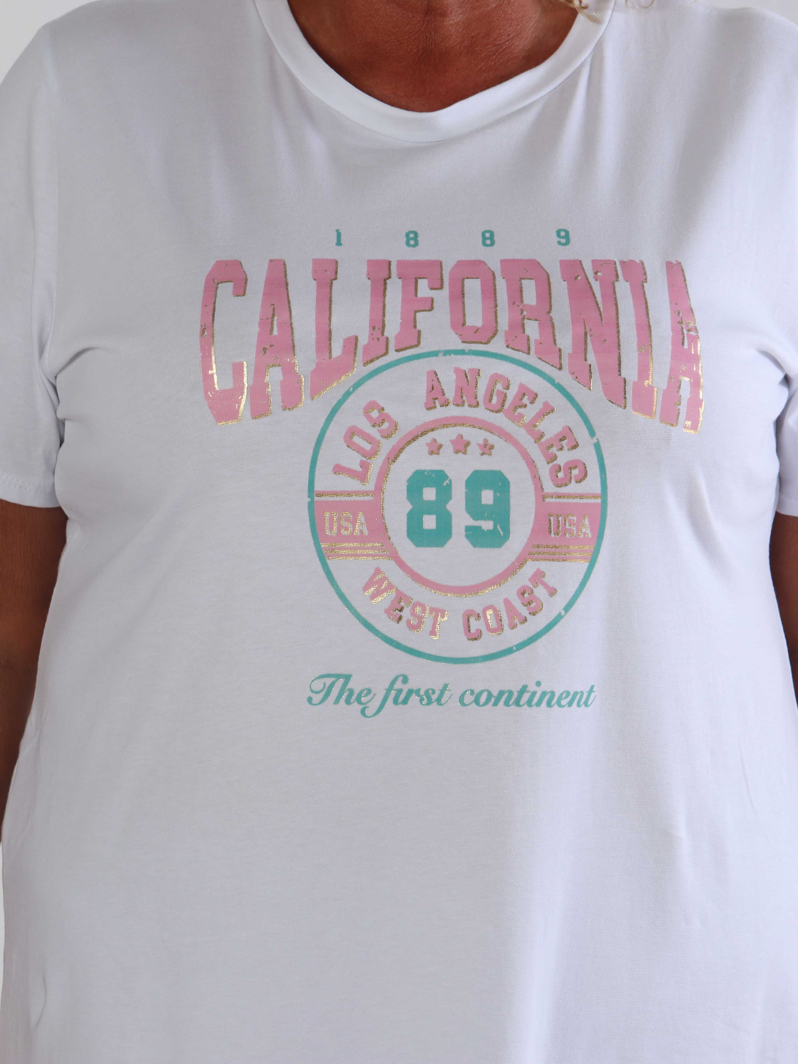 Meriam - Plus size t-shirtkjole med et cool, amerikansk inspireret print